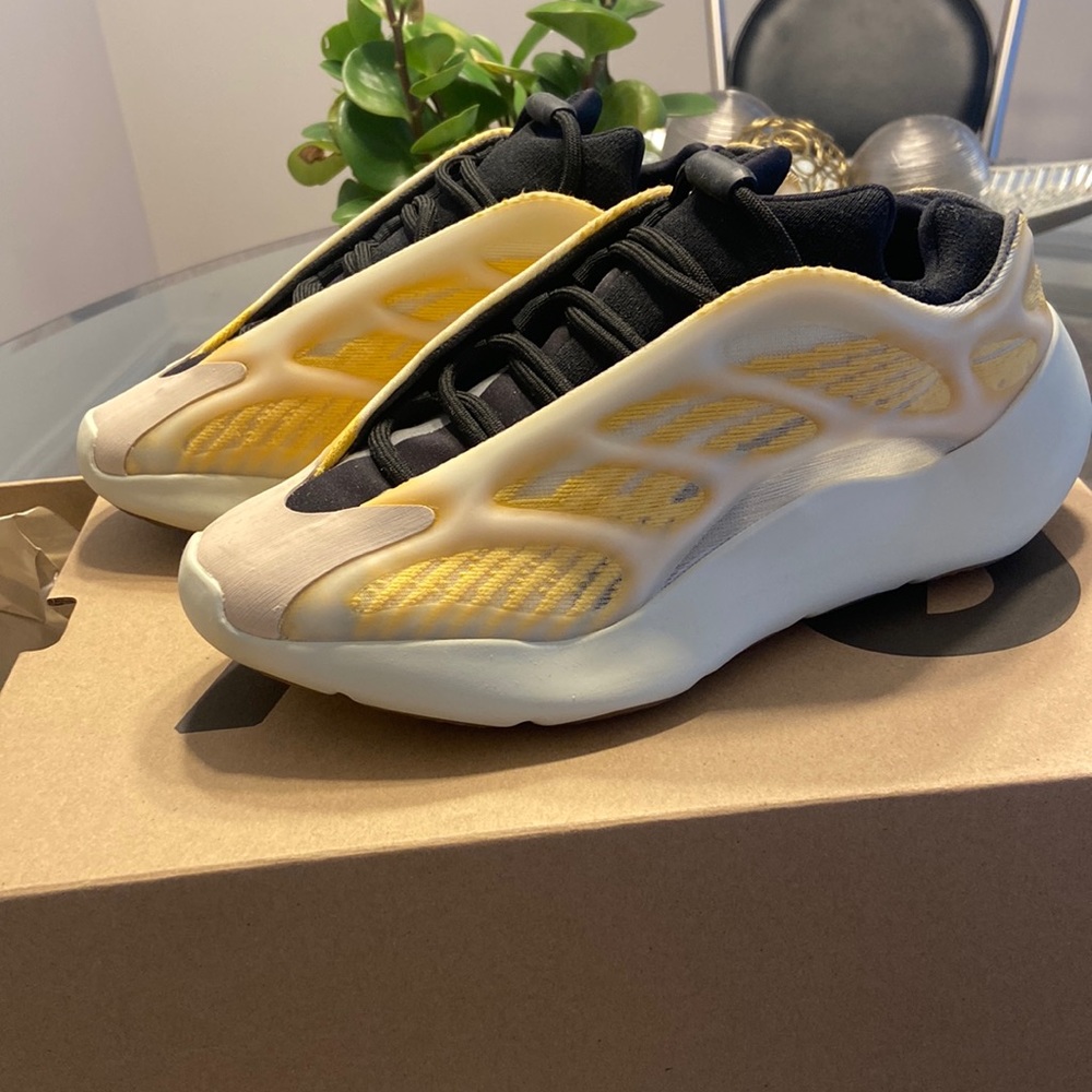 Yeezy 700 Mono Safflower from Adidas worn once